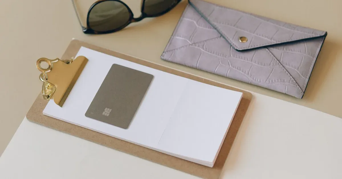 Flat lay of a no annual fee credit card next to a wallet, representing cashback rewards comparison
